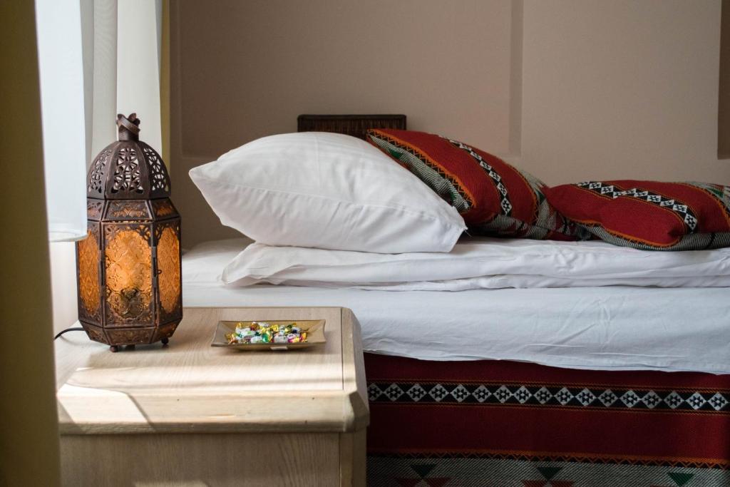 Postel nebo postele na pokoji v ubytování Petra Hotel