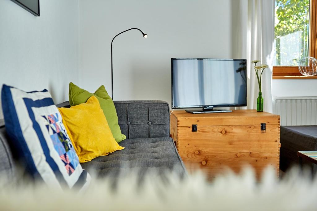 Televízia a/alebo spoločenská miestnosť v ubytovaní Emily's Ferienwohnung