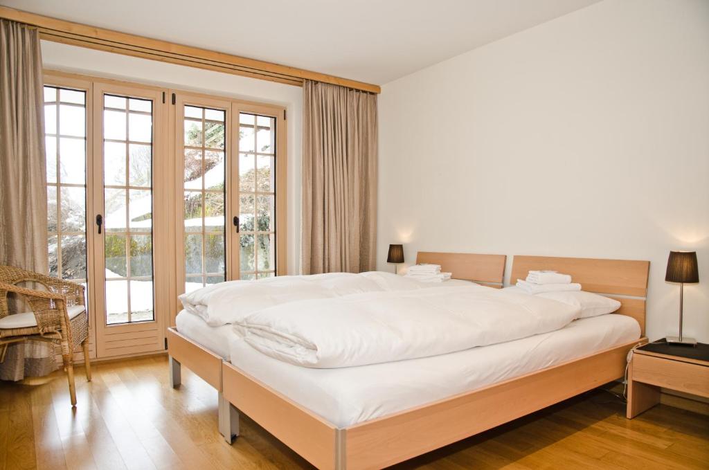 Postel nebo postele na pokoji v ubytování Chalet Rivendell - GRIWA RENT AG