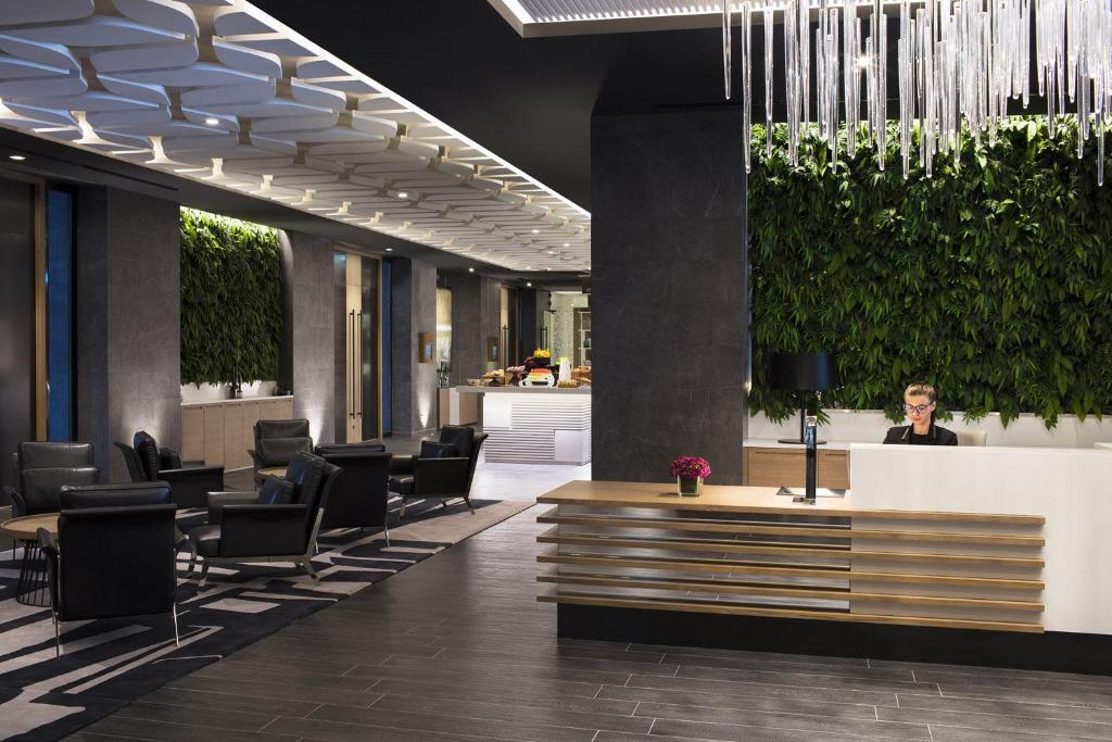 Posezení v ubytování Al Bandar Rotana – Dubai Creek