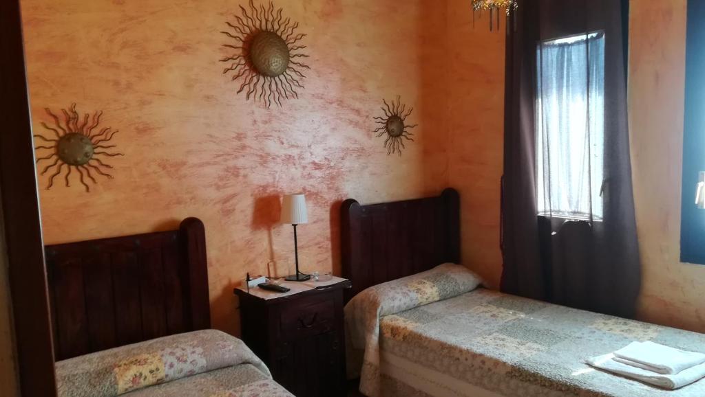 Posteľ alebo postele v izbe v ubytovaní Hostal Restaurante La Diligencia