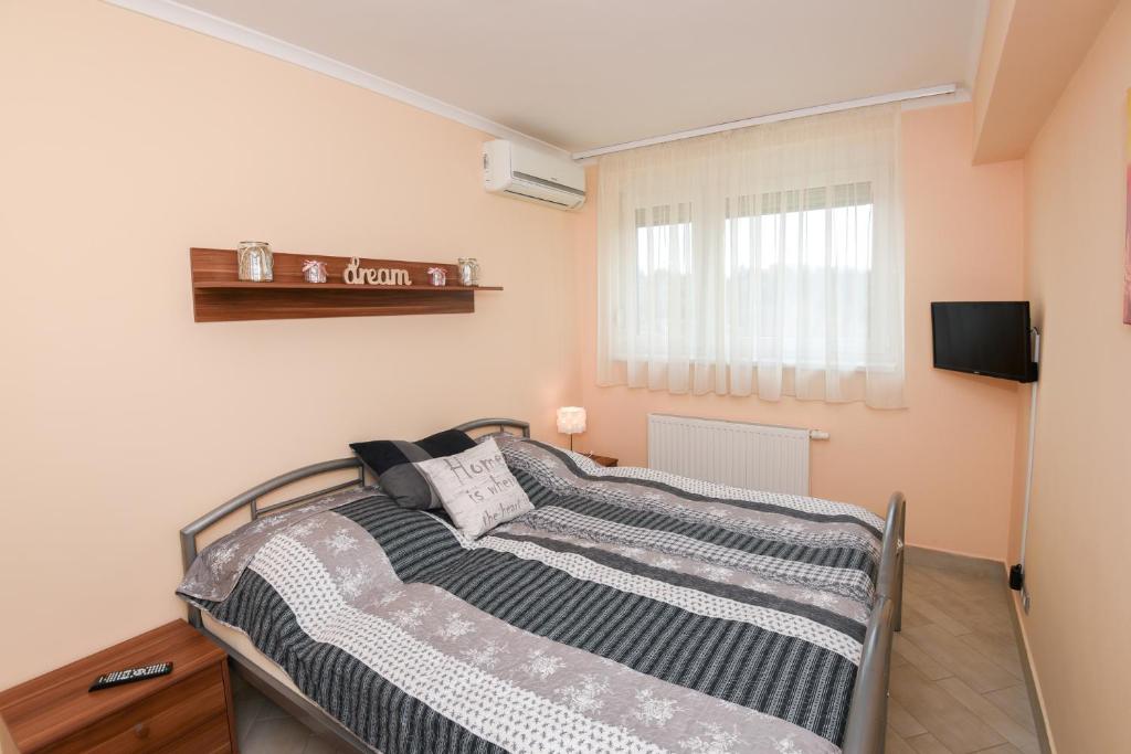 Rózsa Völgy Apartman - Departamento