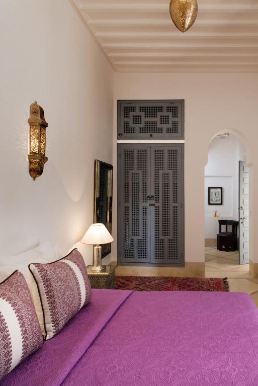 Postel nebo postele na pokoji v ubytování Riad Adore