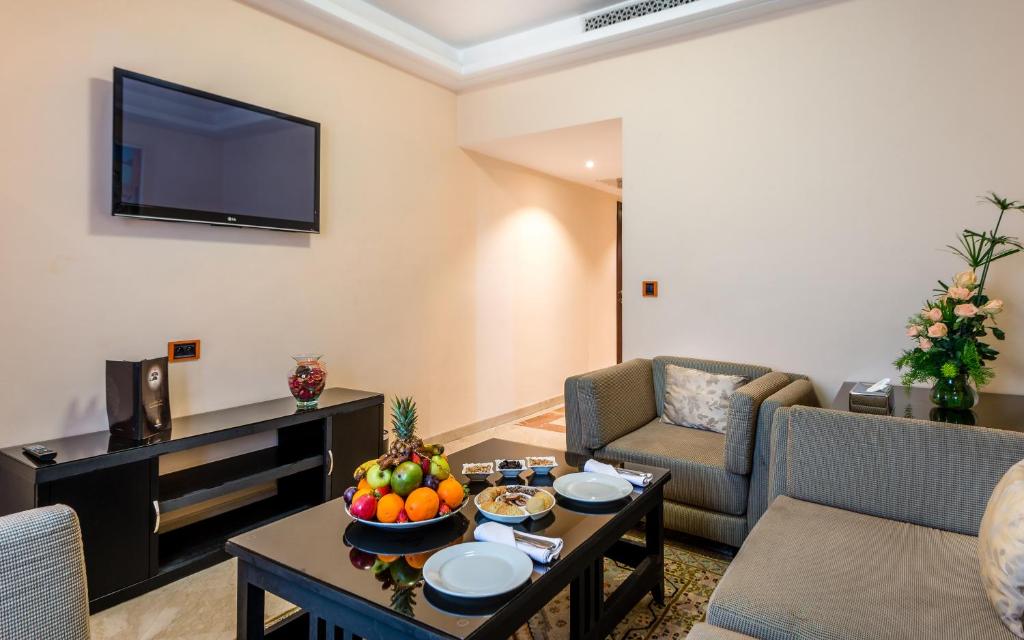 TV a/nebo společenská místnost v ubytování Sahara Hotel Agadir - Adults Only
