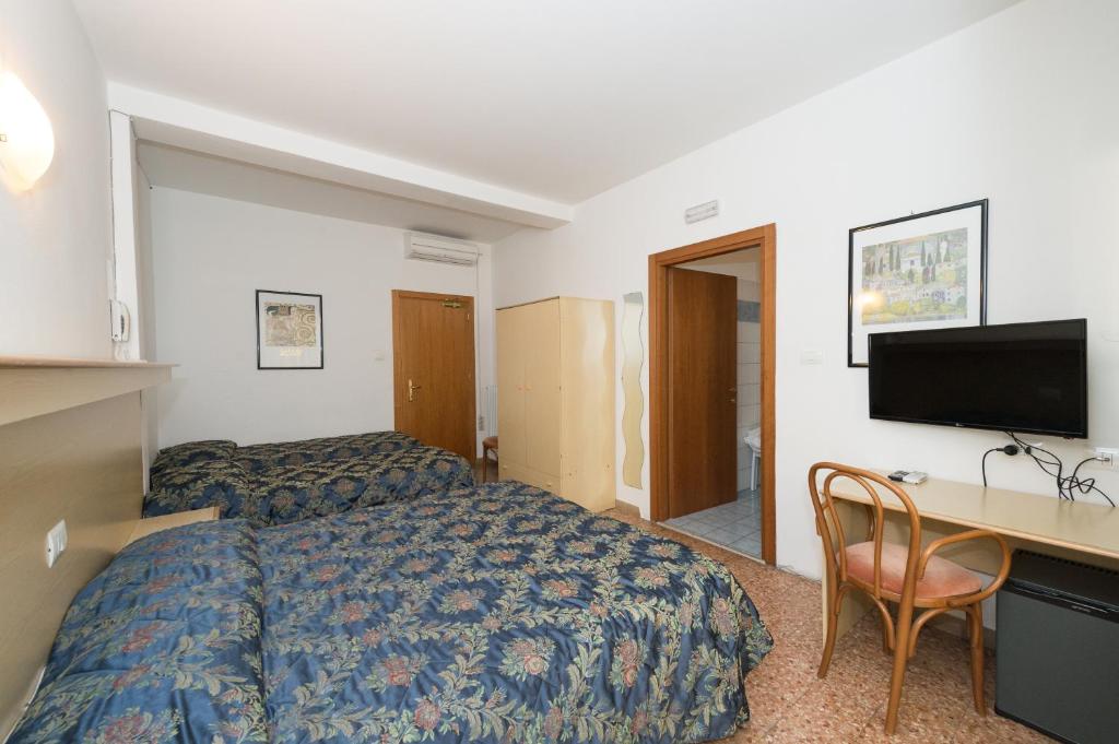 TV a/nebo společenská místnost v ubytování Hotel Primo