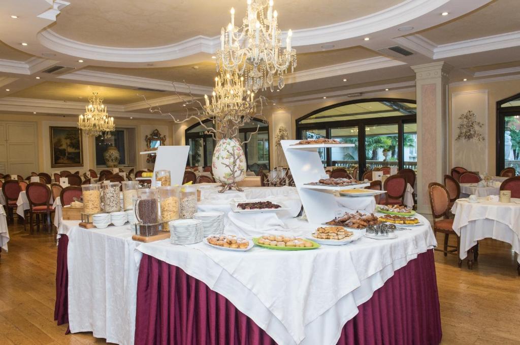 Eten bij of ergens in de buurt van het hotel

