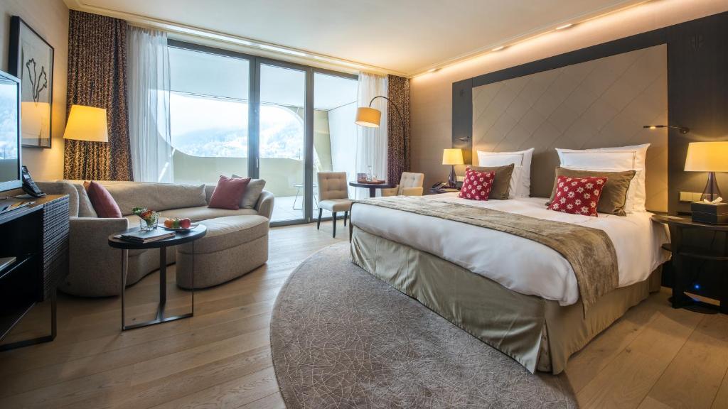 Voodi või voodid majutusasutuse AlpenGold Hotel Davos toas