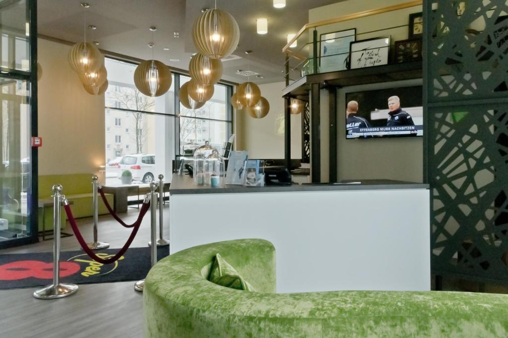 Super 8 by Wyndham Munich City West - Resim 45