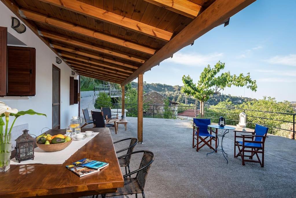 Balkón nebo terasa v ubytování Samarian Cottage