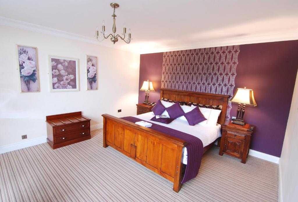 Postel nebo postele na pokoji v ubytování Central Hotel Donegal