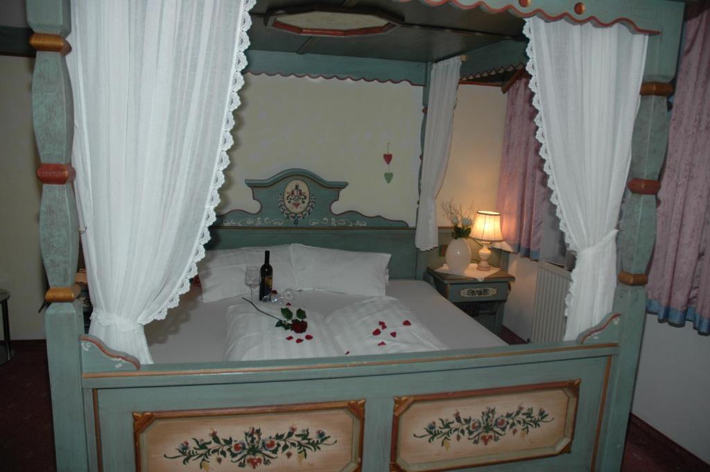 Postel nebo postele na pokoji v ubytování Hotel Gasthaus Schwarzenstein