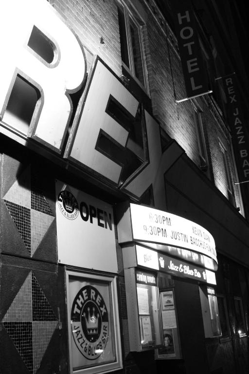 Certifikát, hodnocení, plakát nebo jiný dokument vystavený v ubytování The Rex Hotel Jazz & Blues Bar