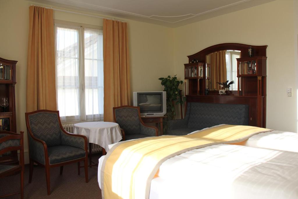 Postel nebo postele na pokoji v ubytování Gasthaus zum Kreuz