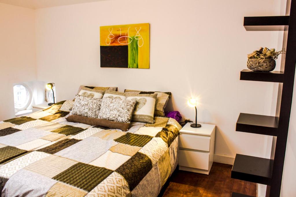 Clean Modern Designer Three Bedroom Apartment Deluxe in Historical Center