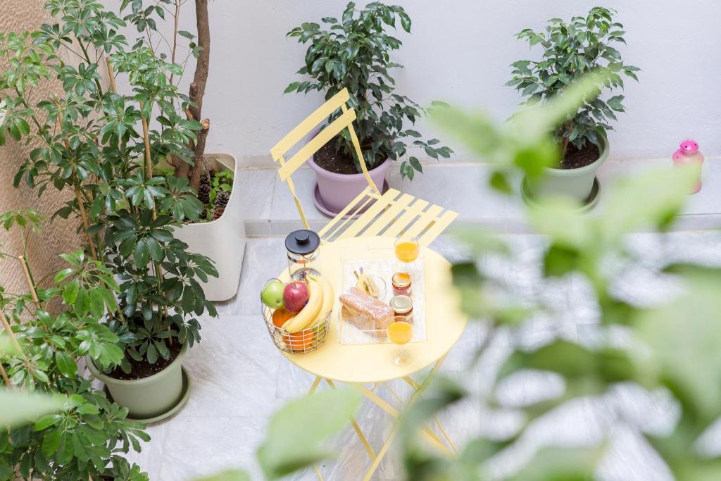 Napoje w obiekcie Grandma's Chic & Bright Athenian home with a Patio