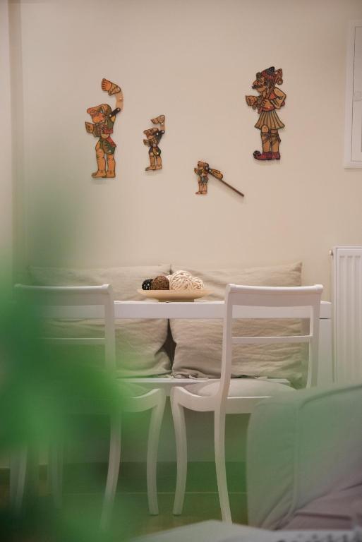 Living near Acropolis by Sylvia Staikou 2nd & 3d floor - 9