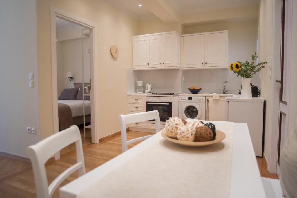 Living near Acropolis by Sylvia Staikou 2nd & 3d floor - 12