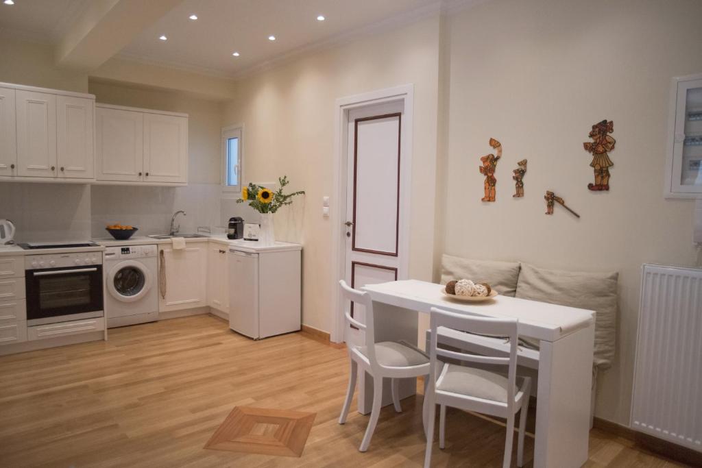 Living near Acropolis by Sylvia Staikou 2nd & 3d floor - 10