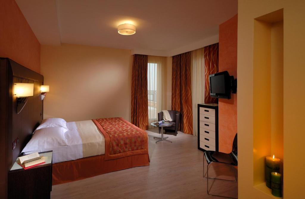 Posteľ alebo postele v izbe v ubytovaní Hotel La Cartiera