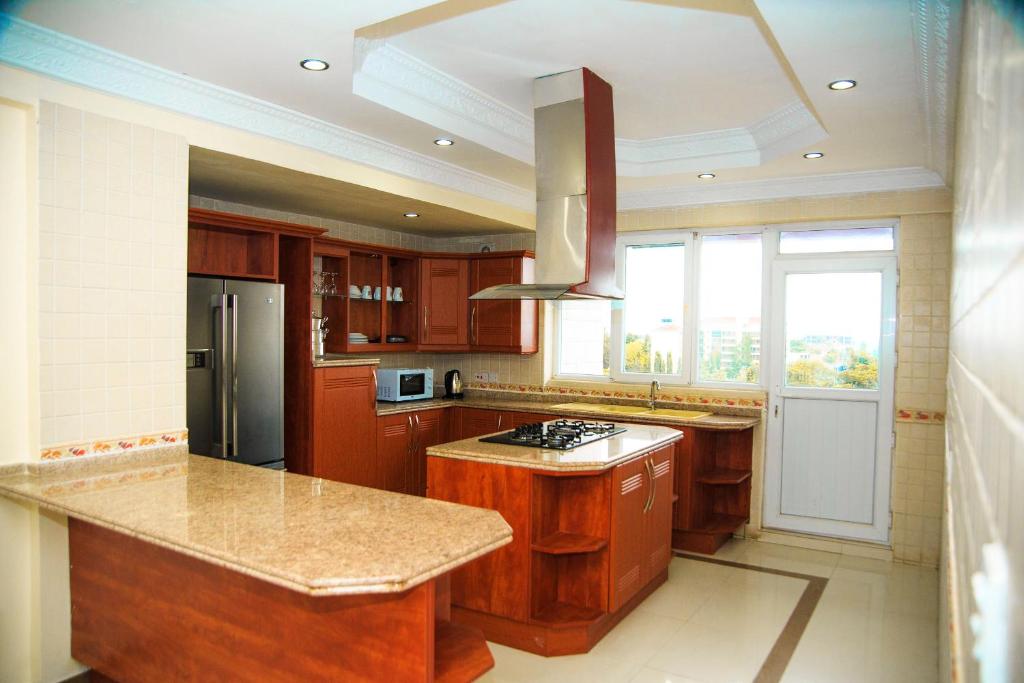 Luxury Apartment with Ocean View in Oyster Bay - 私人皇后室，在共享公寓中享有海景