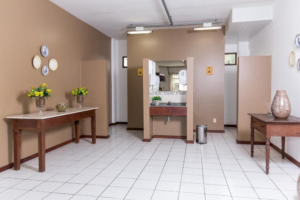 Kuchyň nebo kuchyňský kout v ubytování Maria Quitéria Hotel & Flat