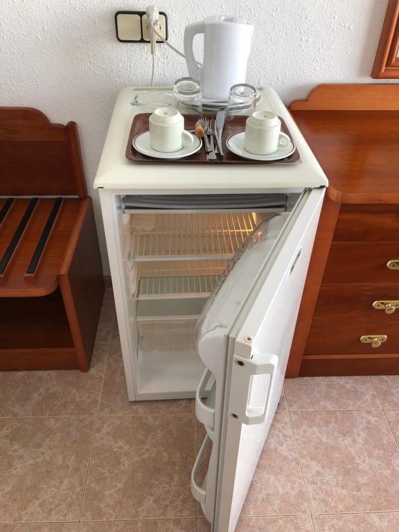 Příslušenství pro přípravu čaje a kávy v ubytování Hostal de la Caravel-la