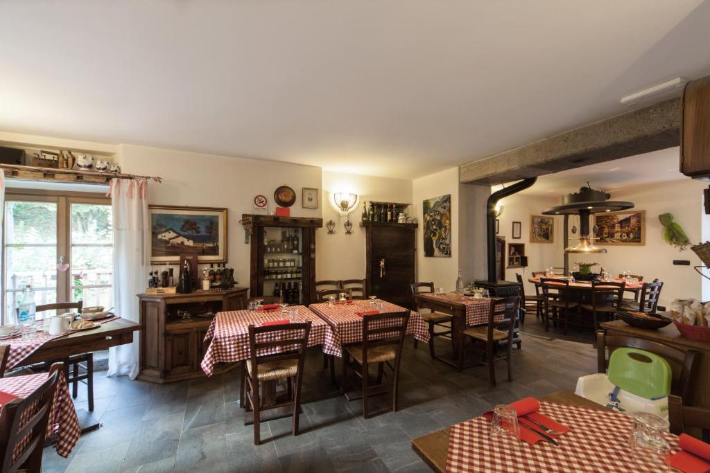 A seating area at Agriturismo L'Eco