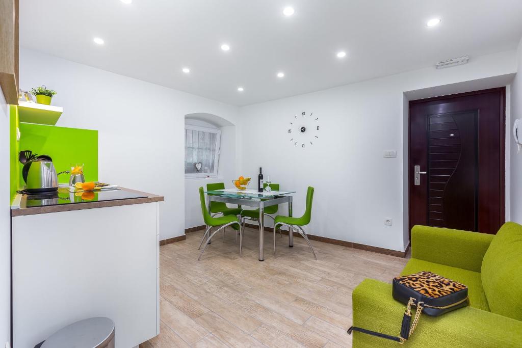 Apartments In The City - 17