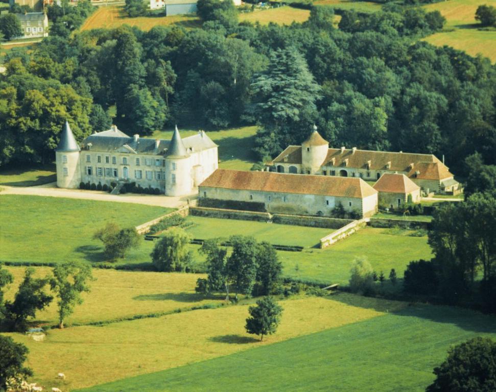 Vaade majutusasutusele Château de Beaujeu linnulennult