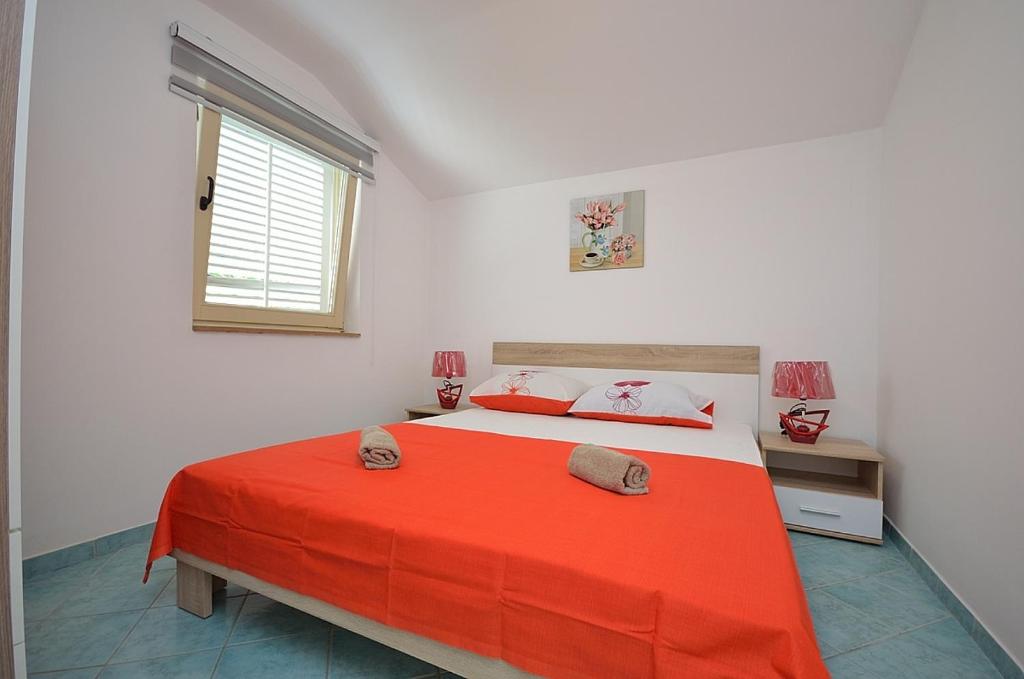 Postel nebo postele na pokoji v ubytování Apartmani Ana