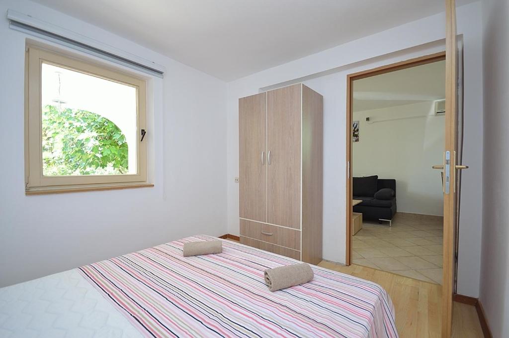 Postel nebo postele na pokoji v ubytování Apartmani Ana