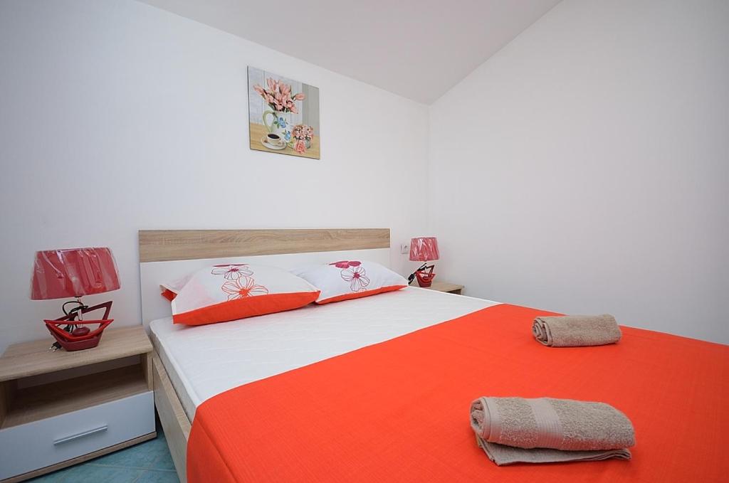 Postel nebo postele na pokoji v ubytování Apartmani Ana