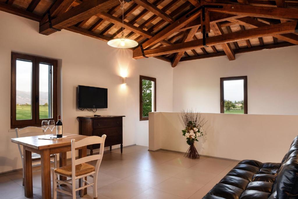 TV a/nebo společenská místnost v ubytování Hotel Villaggio Le Stelline