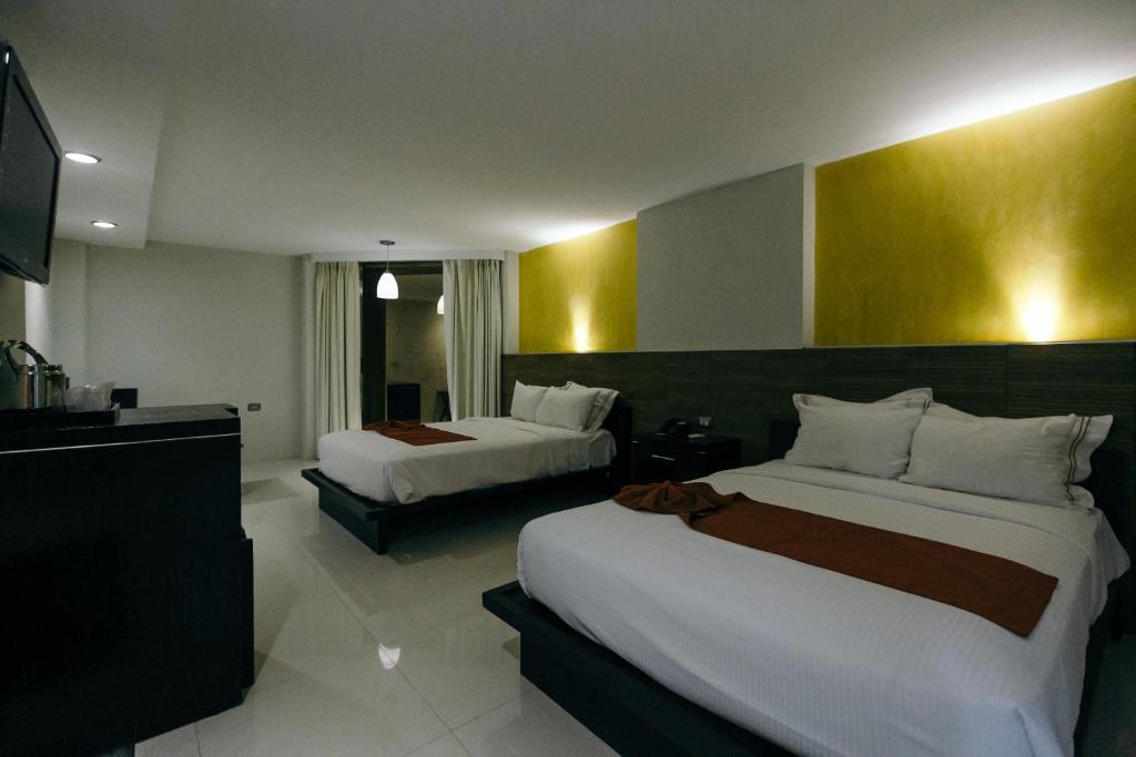 Postel nebo postele na pokoji v ubytování Hotel El Español Paseo de Montejo
