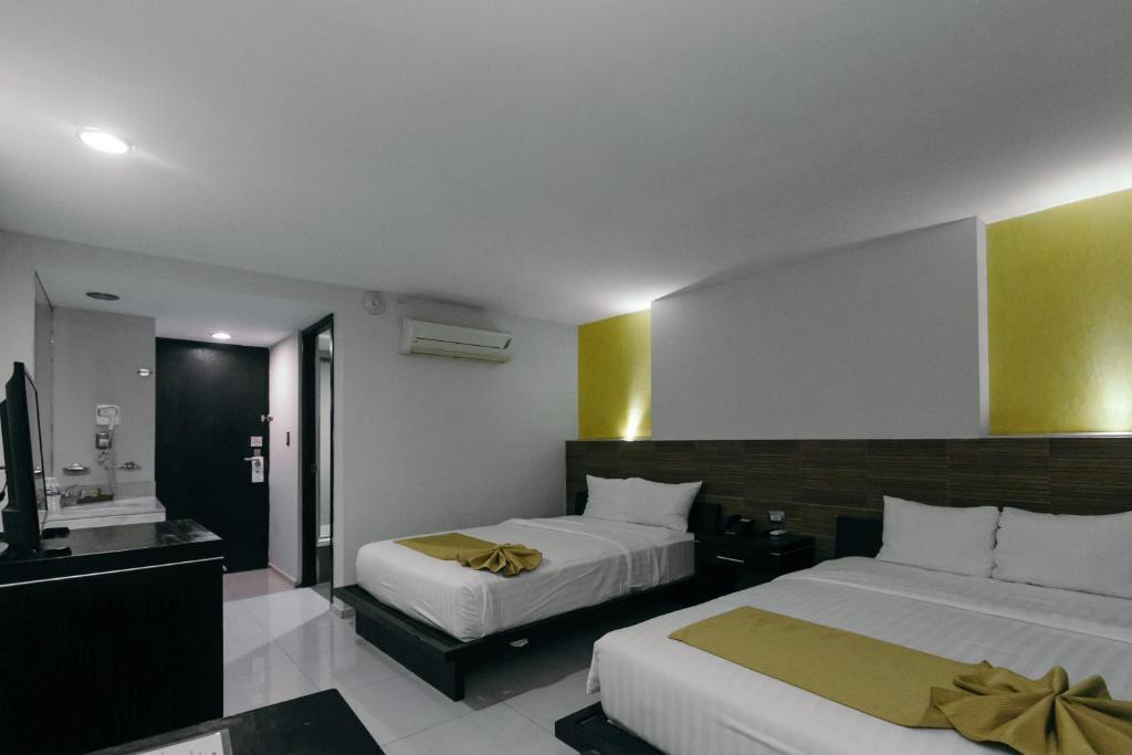 Postel nebo postele na pokoji v ubytování Hotel El Español Paseo de Montejo
