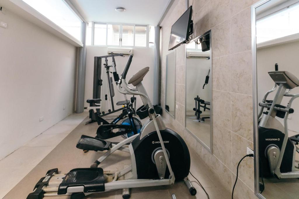 Fitness centrum a/nebo fitness zařízení v ubytování Hotel El Español Paseo de Montejo