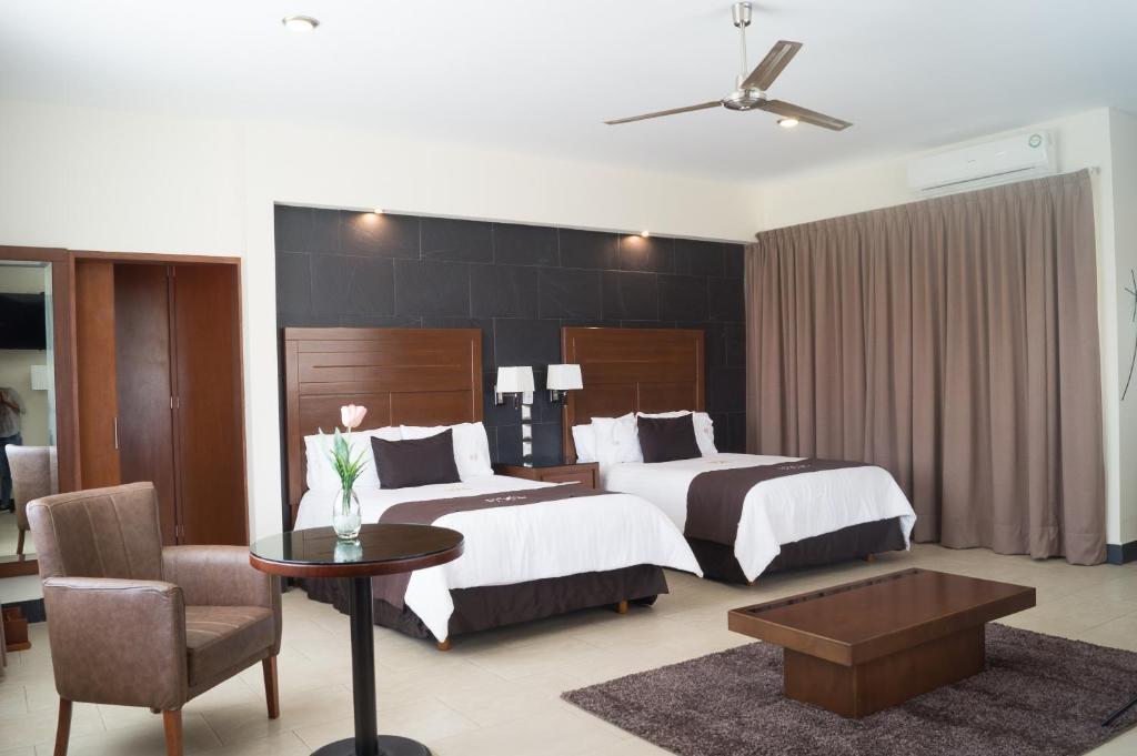 Postel nebo postele na pokoji v ubytování Hotel Ecce Inn & Spa
