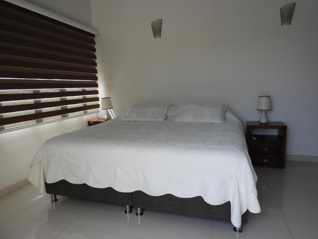 Postel nebo postele na pokoji v ubytování Lili House