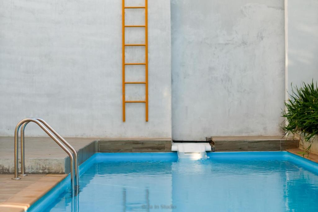 Bazén v ubytování NornDee Hotel nebo v jeho okolí