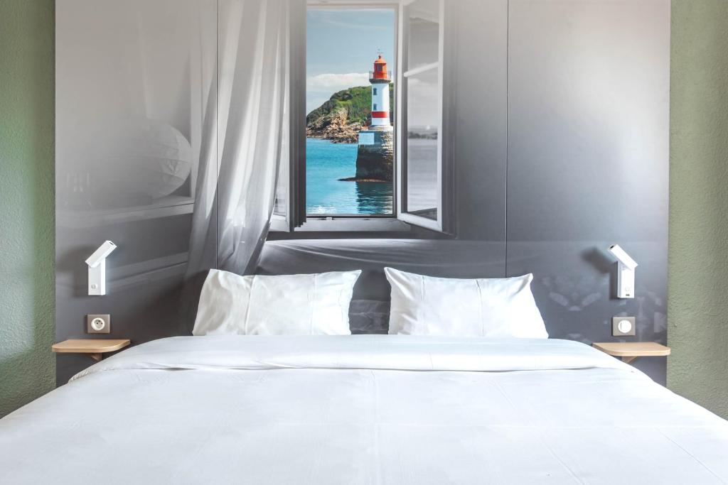 Postel nebo postele na pokoji v ubytování B&B HOTEL Lorient Caudan