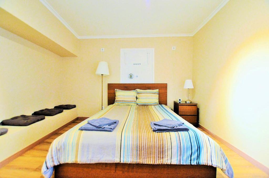 Ліжко або ліжка в номері Suites & Apartments - DP Setubal