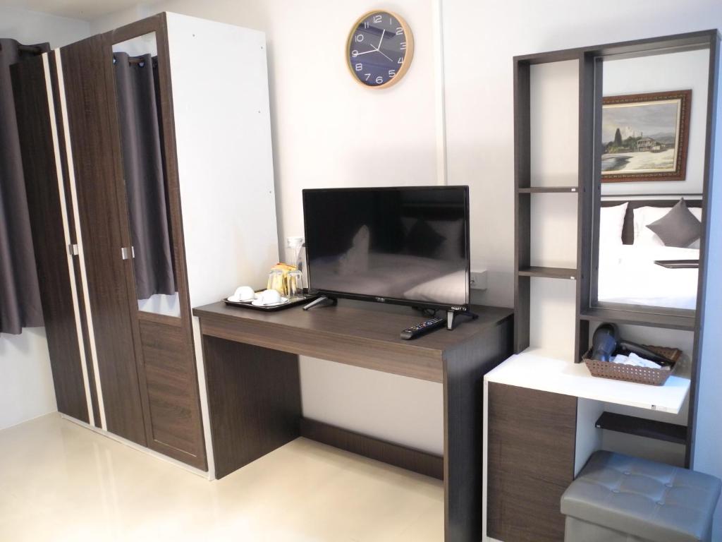 TV a/nebo společenská místnost v ubytování Bann Tawan Hostel Chiang Rai
