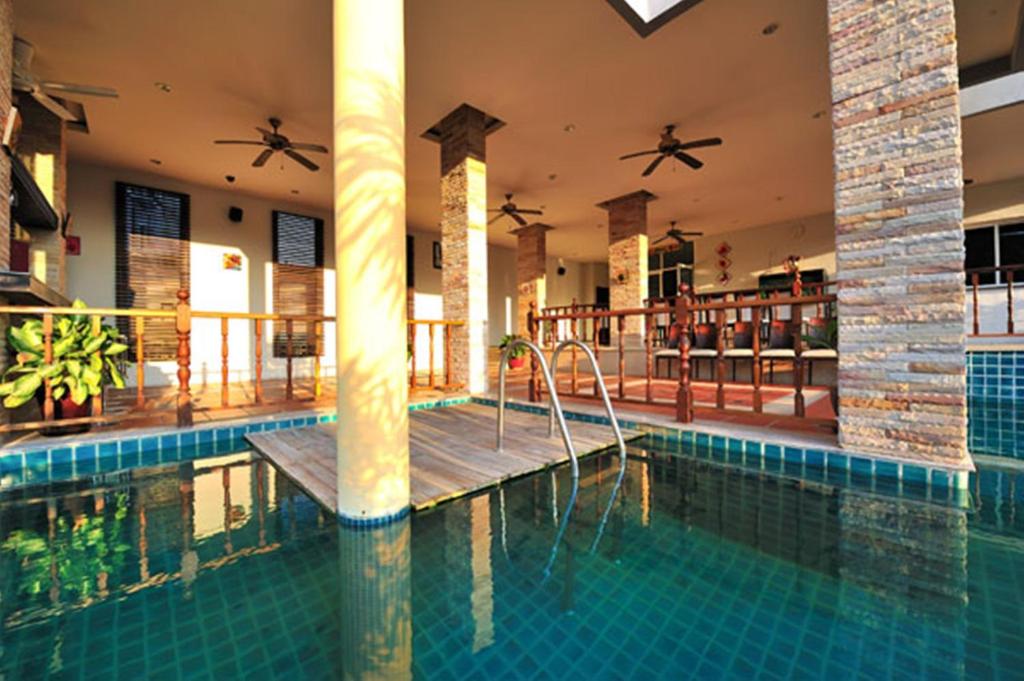 A piscina localizada em APK Resort ou nos arredores
