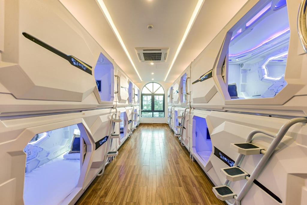 Posezení v ubytování AncyrA Capsule Hotel - Backpackers Paradise & Rooftop Bar