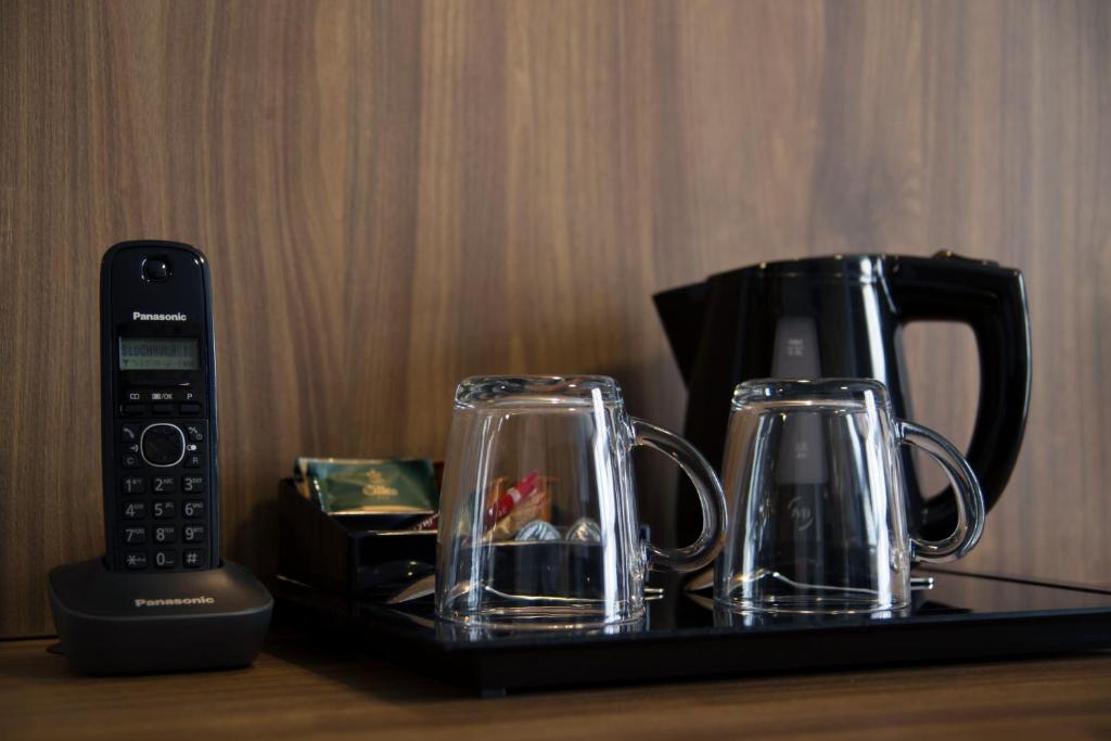 Příslušenství pro přípravu čaje a kávy v ubytování IBB Hotel Gdańsk