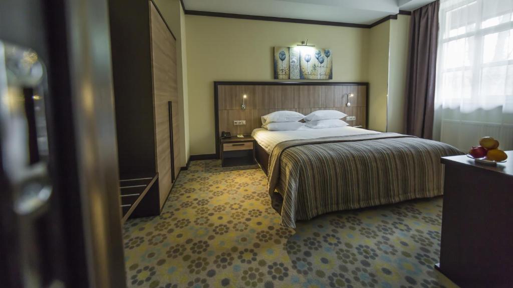 Postel nebo postele na pokoji v ubytování Park-Hotel Golosievo