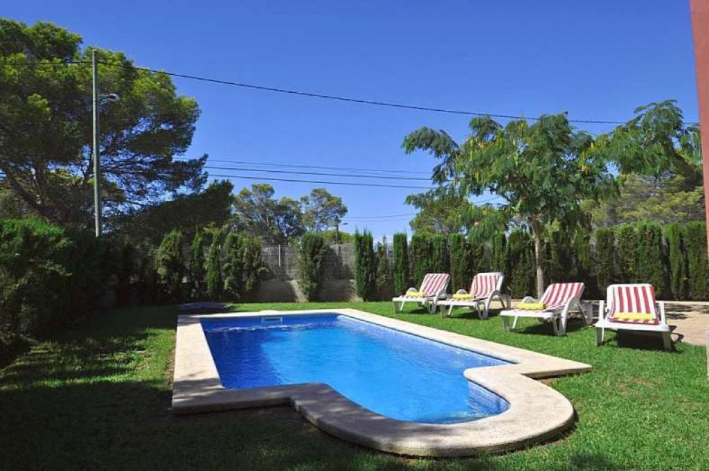Bazén v ubytování VILLA ALBENIZ- Zona muy tranquila en Cala Pi- Llucmajor- Mallorca nebo v jeho okolí