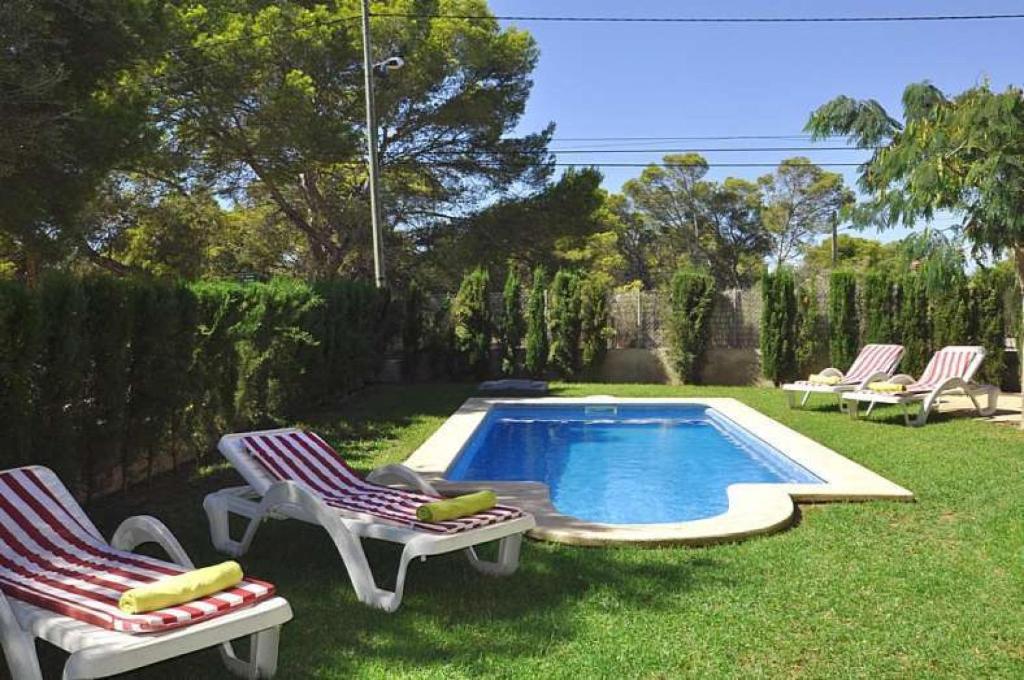 Bazén v ubytování VILLA ALBENIZ- Zona muy tranquila en Cala Pi- Llucmajor- Mallorca nebo v jeho okolí
