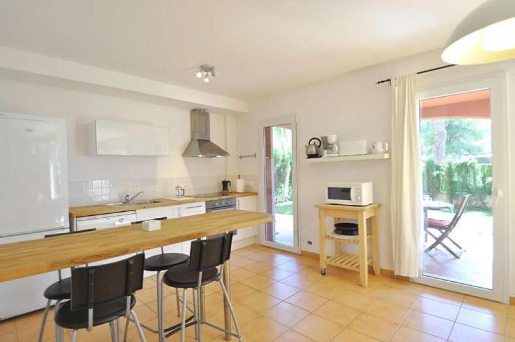 Kuchyň nebo kuchyňský kout v ubytování VILLA ALBENIZ- Zona muy tranquila en Cala Pi- Llucmajor- Mallorca