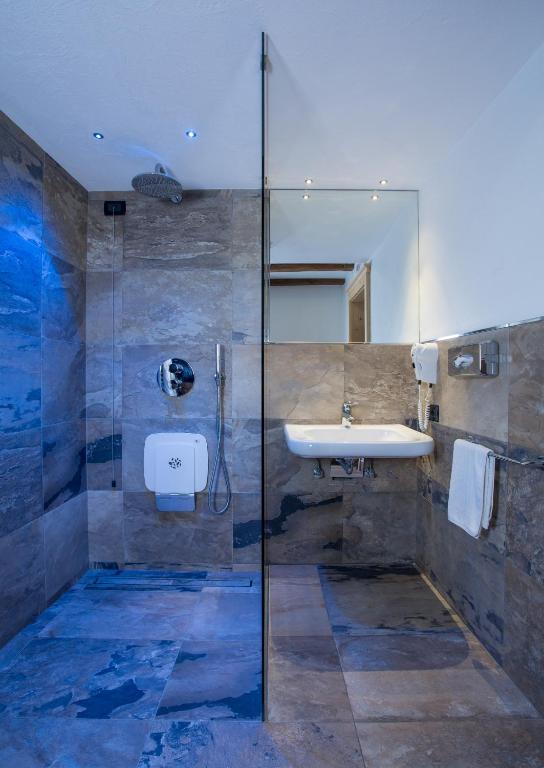 Koupelna v ubytování Historic Hotel Ristorante La Stua